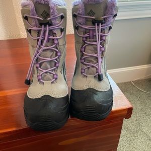 Columbia girls boots size 5.
